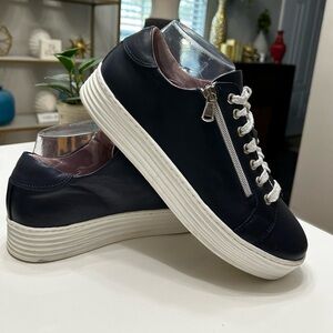 Sole Bliss Women’s Hero Navy Leather Sneakers Size 39
